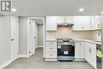 79 Strathavon Dr in Toronto, ON - Building Photo - Building Photo