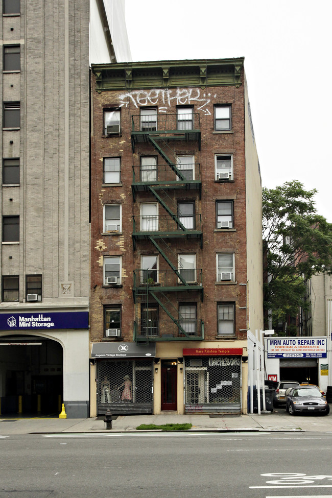 26 Second Ave in New York, NY - Foto de edificio - Building Photo