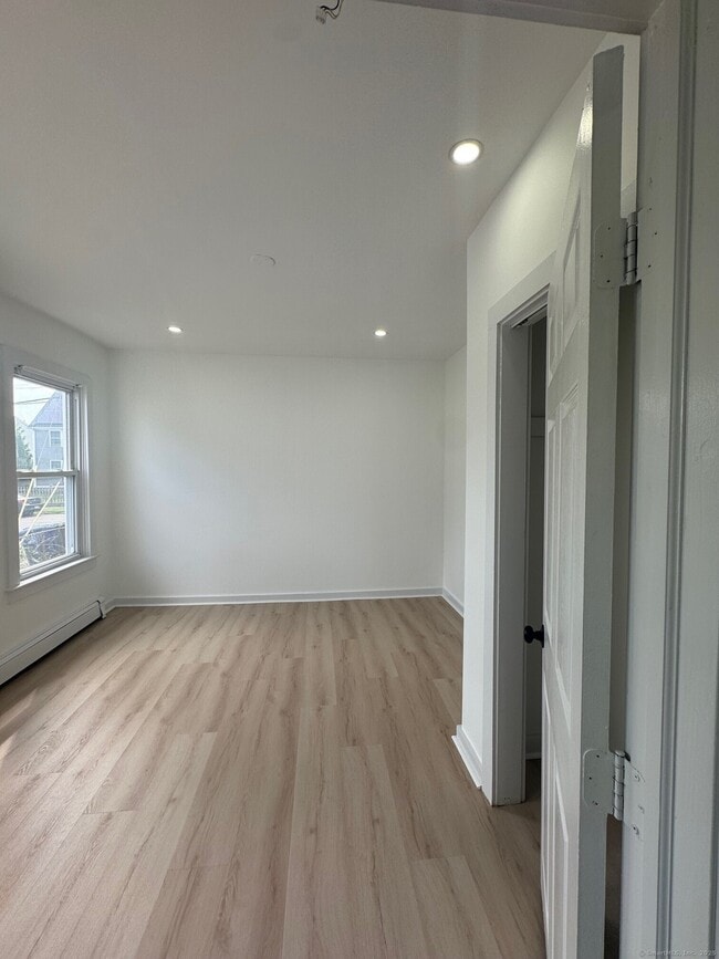 142 Cowles St in Bridgeport, CT - Building Photo - Building Photo