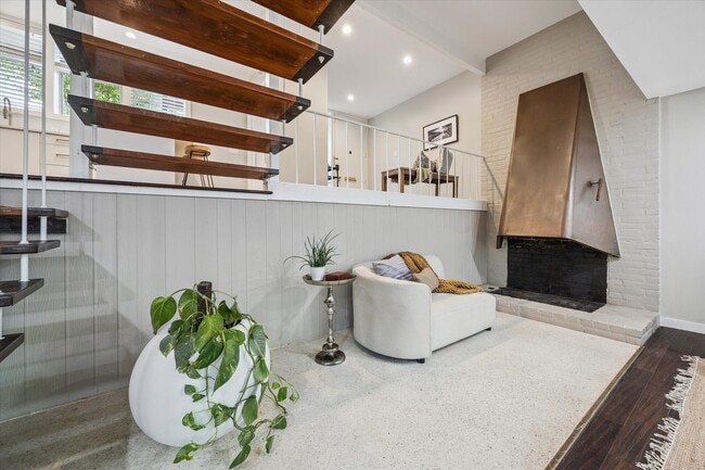 property at 5242 Memorial Dr