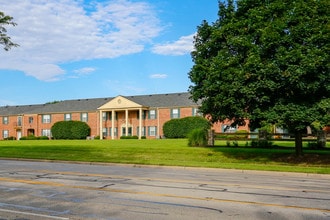 Revere Village Apartments in Dayton, OH - Building Photo - Building Photo