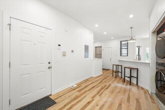 348 E 41st St in Chicago, IL - Building Photo - Building Photo