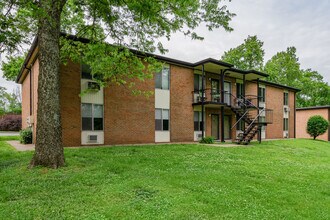 2601 Hillsboro Pike, Unit The Villager in Nashville, TN - Building Photo - Building Photo
