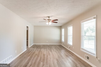 4839 W Lake Way in Douglasville, GA - Building Photo - Building Photo