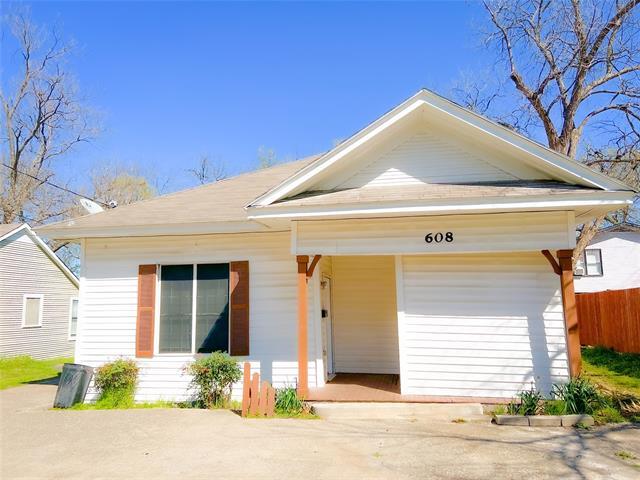 608 N Adelaide St in Terrell, TX - Foto de edificio