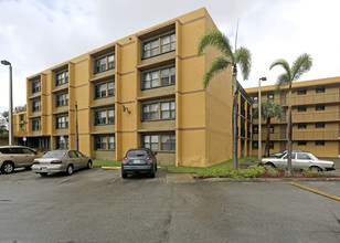 La Esperanza Senior in Hialeah, FL - Building Photo - Building Photo