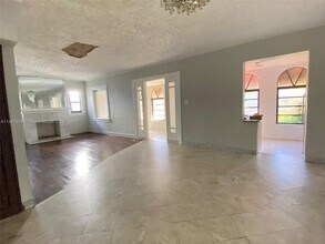 2369 SW 17th St-Unit -1 in Miami, FL - Building Photo - Building Photo