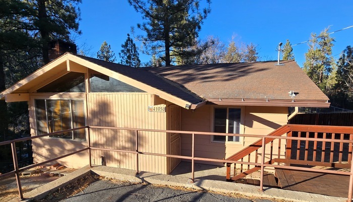 41050 Pennsylvania Ave in Big Bear Lake, CA - Building Photo