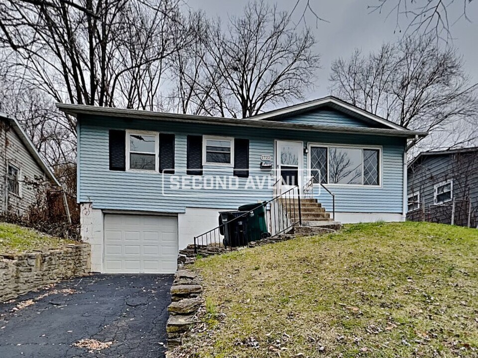1722 Monterey Ct in Cincinnati, OH - Building Photo