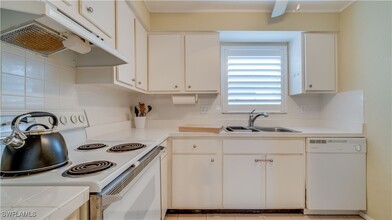 6777 Winkler Rd in Ft. Myers, FL - Building Photo - Building Photo