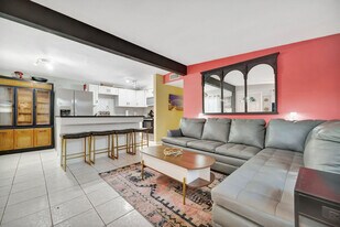 5025 9th Ave S in Gulfport, FL - Building Photo