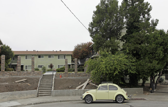 Circle Crest in San Leandro, CA - Building Photo - Building Photo