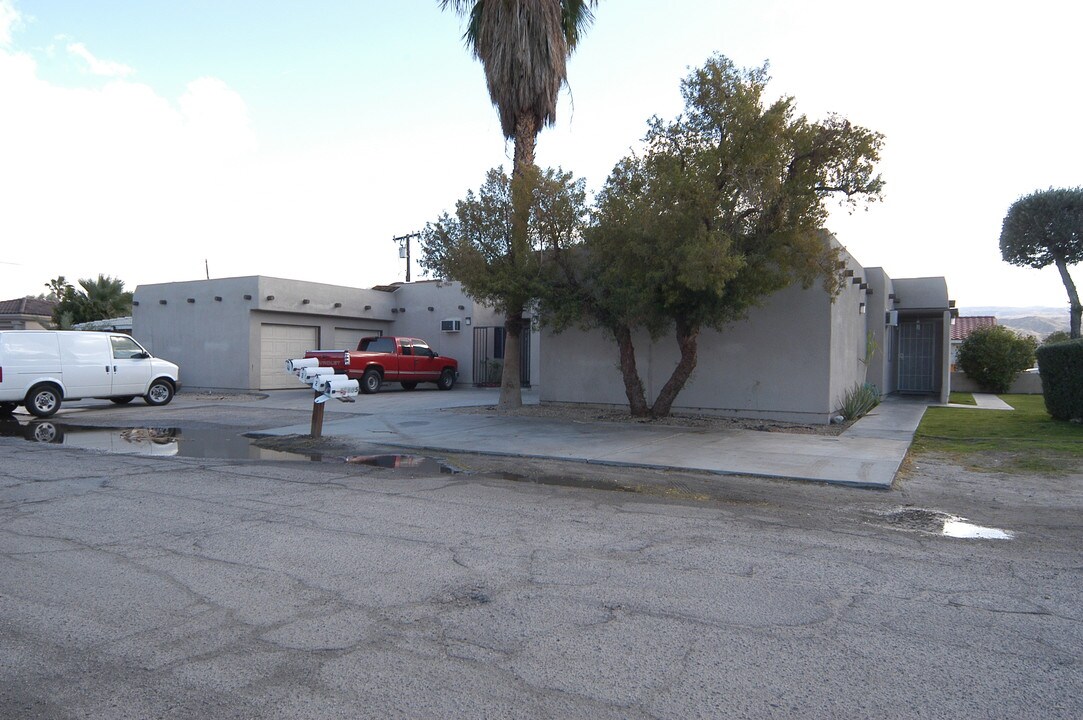 68805 Cedar Rd in Cathedral City, CA - Building Photo