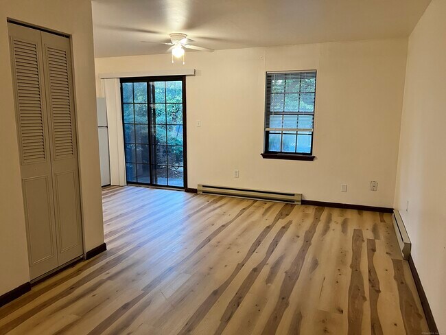 61 Aspetuck Vlg in New Milford, CT - Building Photo - Building Photo