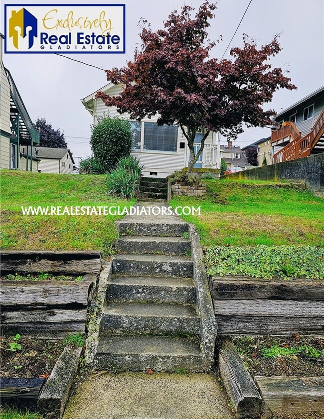 2726 Pine St-Unit -A in Everett, WA - Building Photo - Building Photo