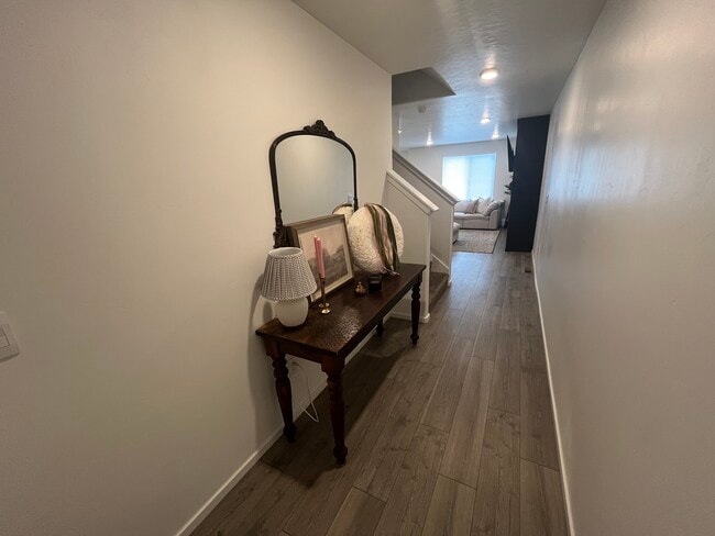 986 E Manifest Ln in Saratoga Springs, UT - Foto de edificio - Building Photo