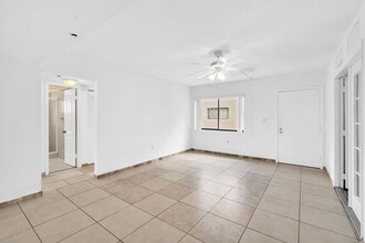 8540 SW 133rd Avenue Rd, Unit 312 in Miami, FL - Foto de edificio - Building Photo