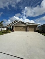 8680 Pavia St in Fort Pierce, FL - Building Photo