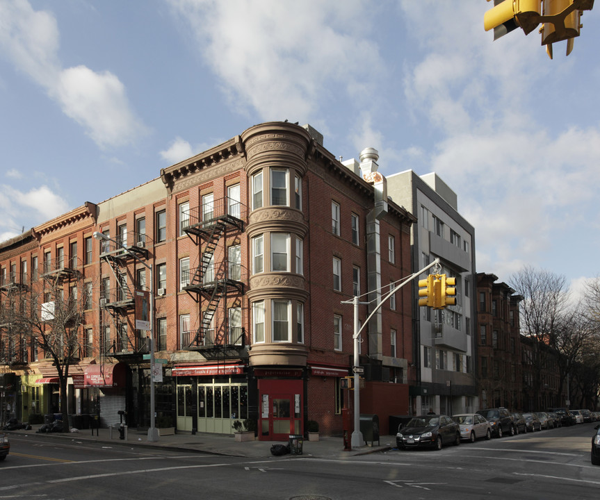 138 Saint Marks Place in Brooklyn, NY - Foto de edificio