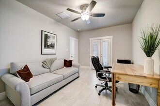 870 Wakefield Dr in Houston, TX - Building Photo - Building Photo