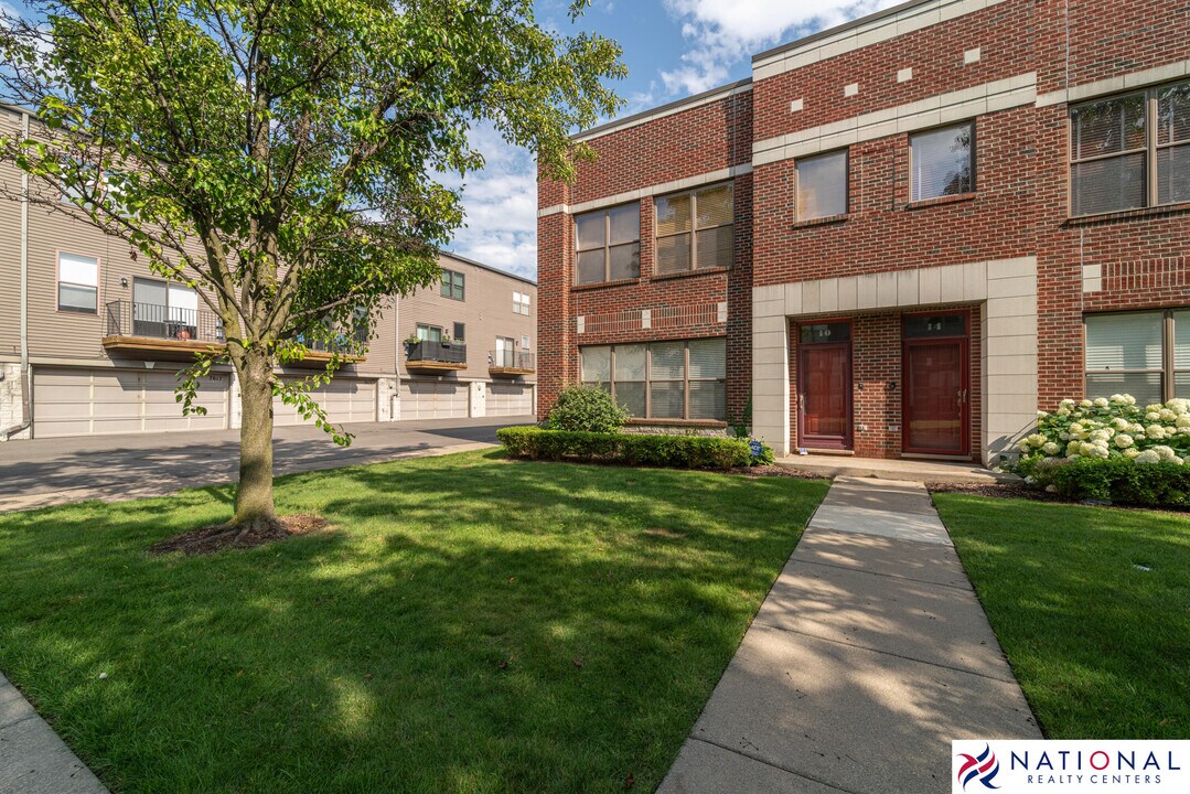 10 W Bethune St in Detroit, MI - Building Photo