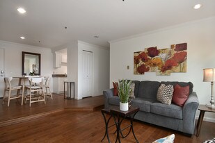 The Ballinger in Shoreline, WA - Building Photo