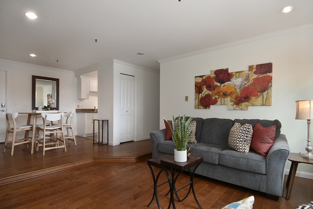 The Ballinger in Shoreline, WA - Building Photo