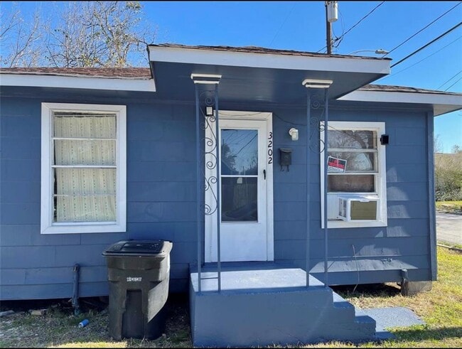 property at 3202 Hinton Blvd