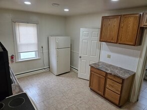 95 South St, Unit 2nd floor in Hanover, PA - Building Photo - Building Photo