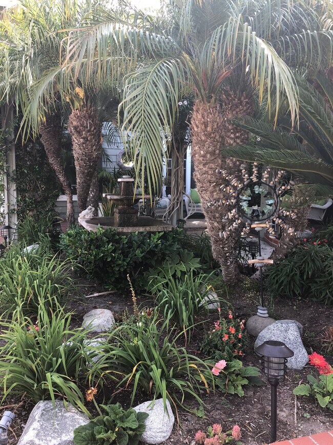 560 Reed St, Unit Isabel Ingham in Laguna Beach, CA - Foto de edificio - Building Photo