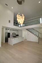 5241 Seabreeze Way in Oxnard, CA - Building Photo - Building Photo
