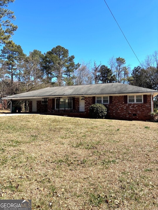 2736 Columbia Dr in Decatur, GA - Building Photo