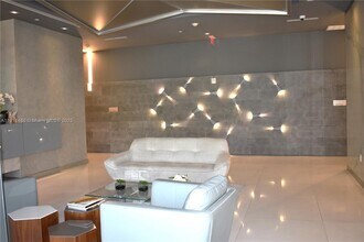 9940 W Bay Harbor Dr in Bay Harbor Islands, FL - Building Photo - Building Photo