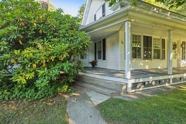 34 Orcuttville Rd in Stafford, CT - Foto de edificio - Building Photo