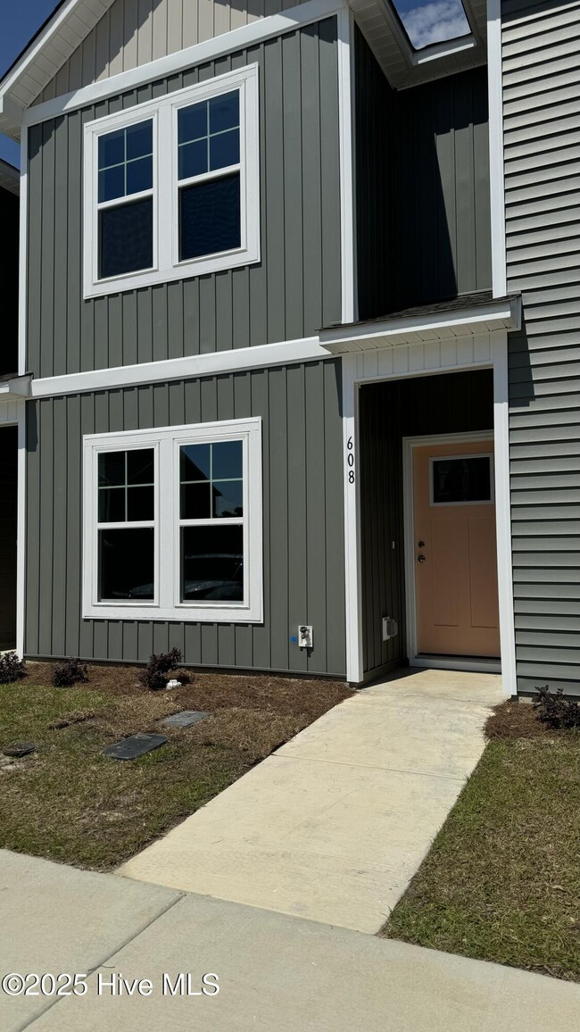 608 Jacks Xing Dr in Hubert, NC - Building Photo - Building Photo