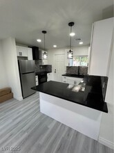 1819 Harding St in North Las Vegas, NV - Foto de edificio - Building Photo