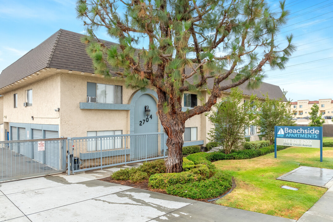 Beachside Apartments in Anaheim, CA - Foto de edificio