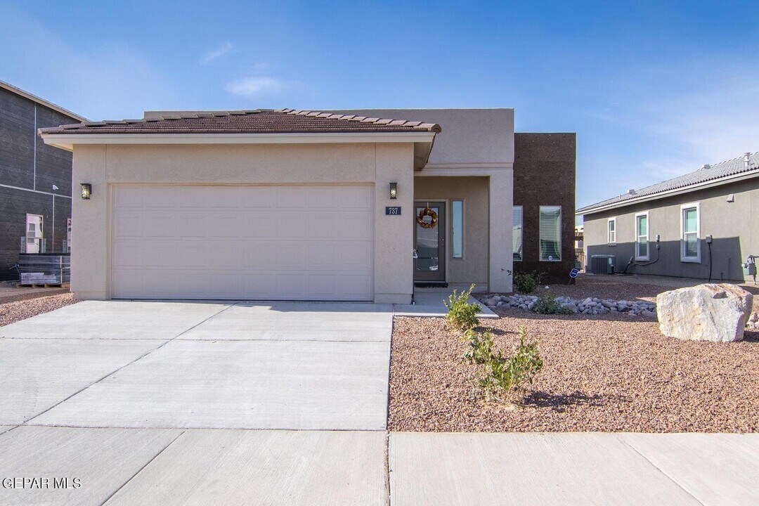 737 Sculcoates St in El Paso, TX - Building Photo
