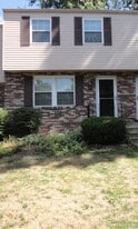 321 Laporte Ct in Cranberry Township, PA - Building Photo
