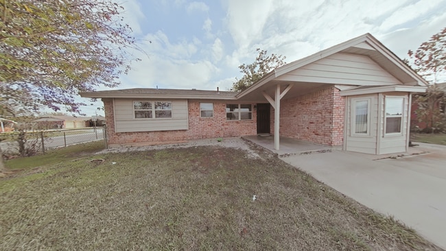 property at 3821 SE Elmhurst Ln