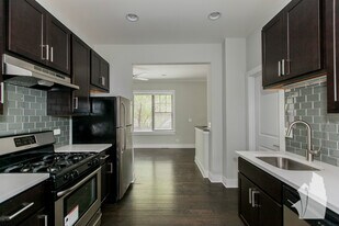 1952 W Nelson St, Unit 1W in Chicago, IL - Building Photo