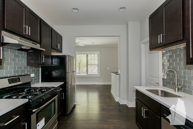 1952 W Nelson St, Unit 1W