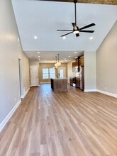 225 S Pine St, Unit 101 in Kilgore, TX - Building Photo - Building Photo
