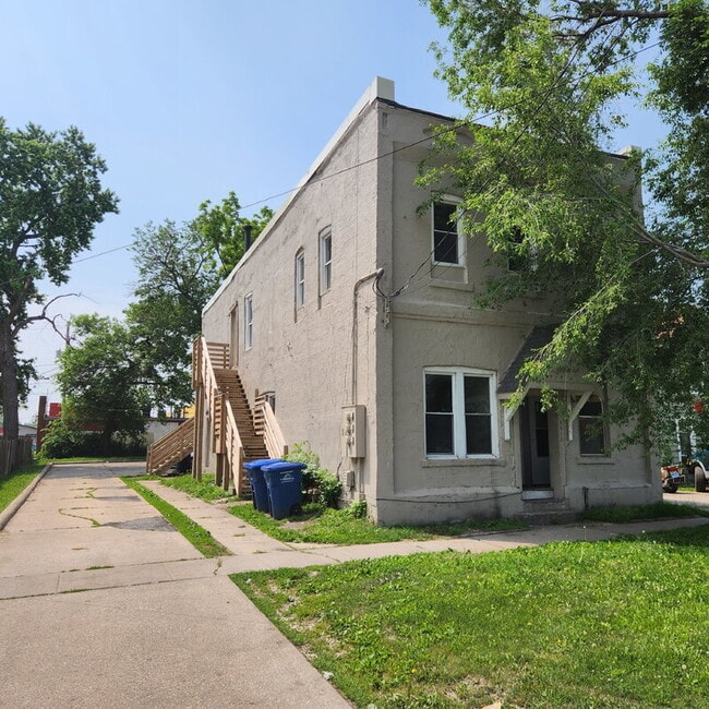 property at 1513 Des Moines St