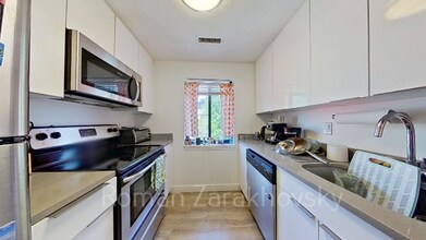 25 Webster Ave in Somerville, MA - Foto de edificio - Building Photo