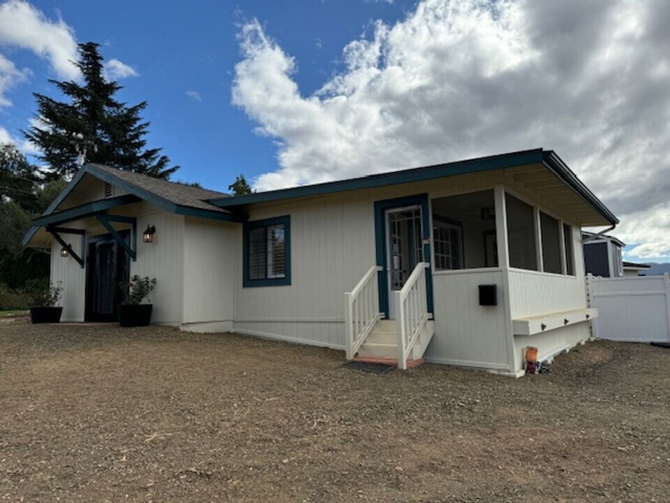 1219 Deer Trail Ln in Solvang, CA - Building Photo