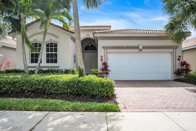 248 Glen Eagle Cir in Naples, FL - Foto de edificio - Building Photo