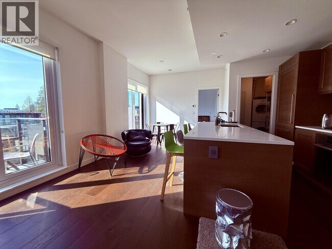 5681 Birney Ave in Vancouver, BC - Building Photo - Building Photo