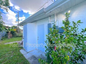 3026 2nd St in Ft. Myers, FL - Building Photo - Building Photo