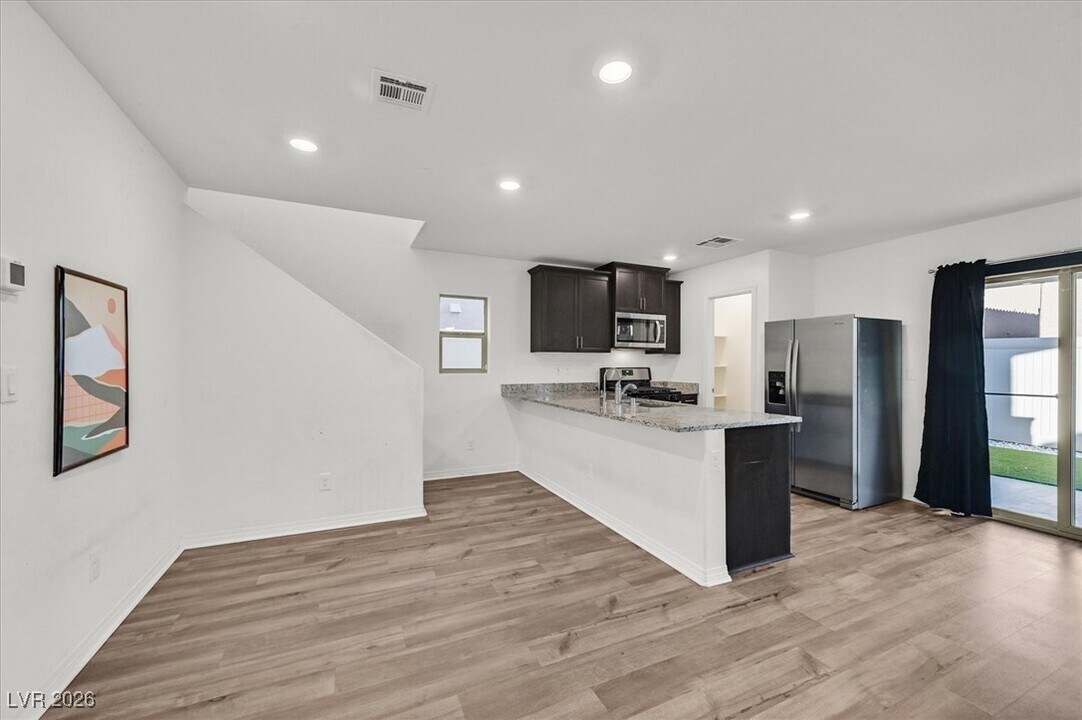 2212 Langmore St in Las Vegas, NV - Building Photo